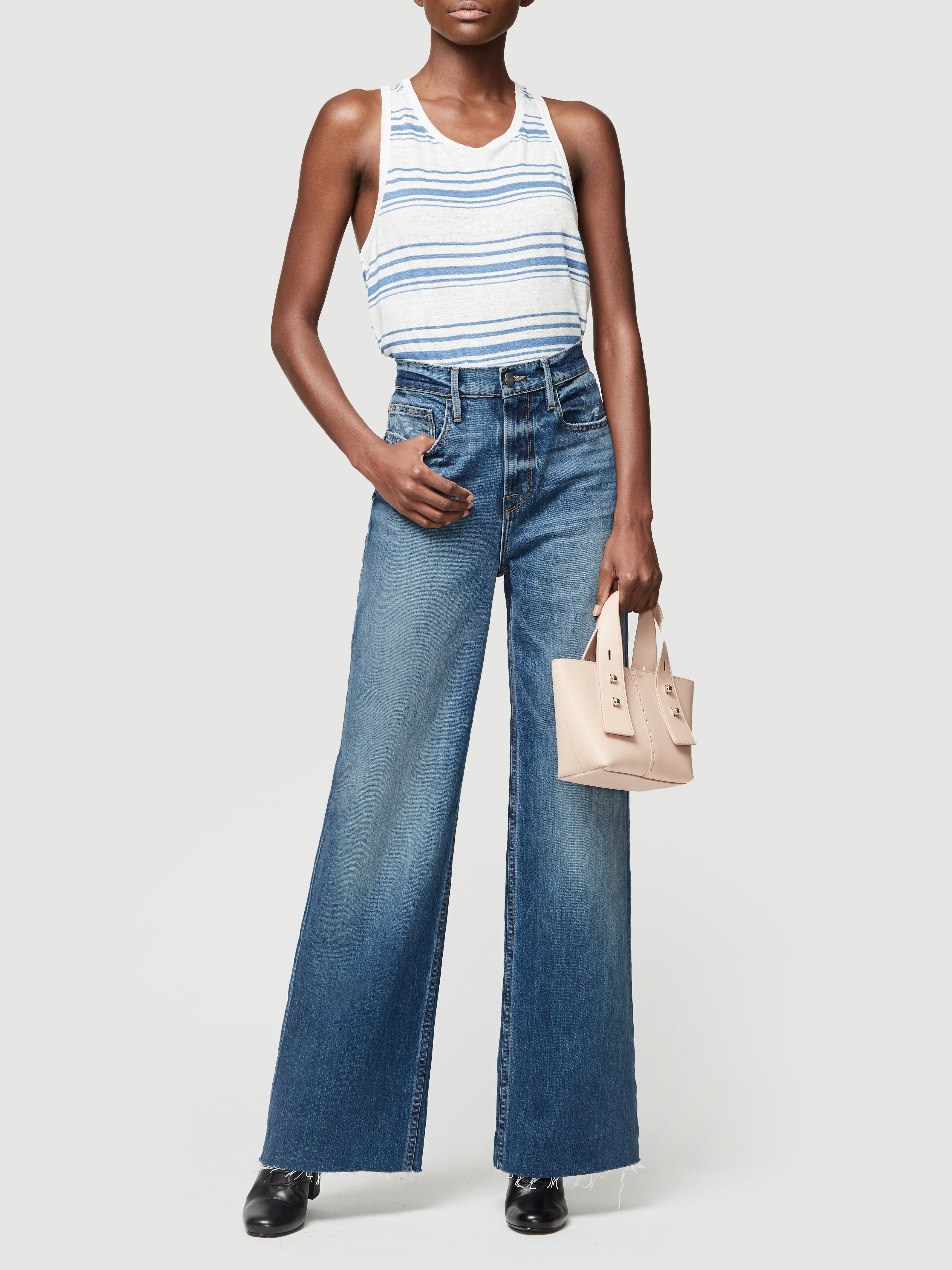 Handbag on model alt:hover