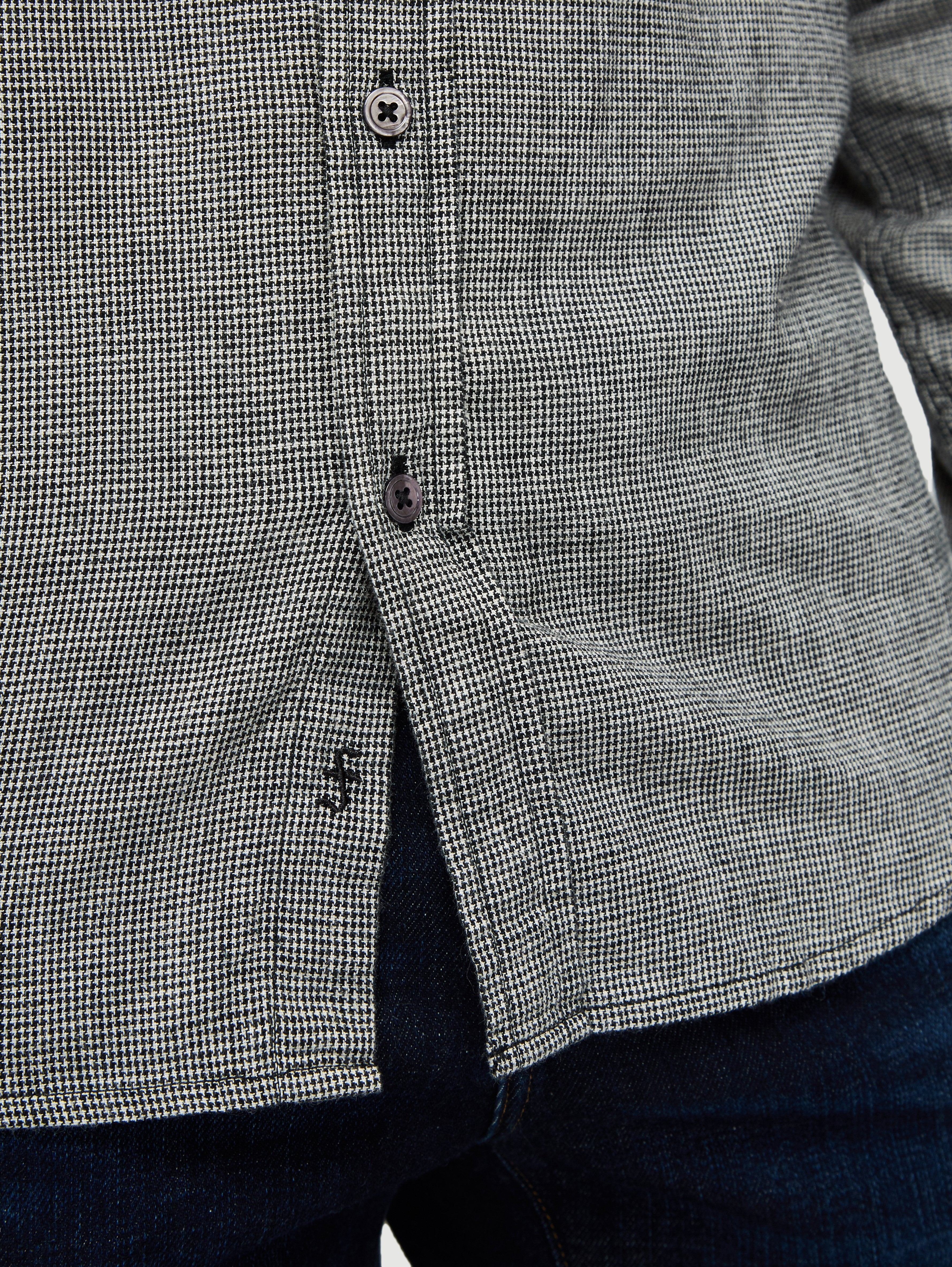 shirt detail view alt:hover