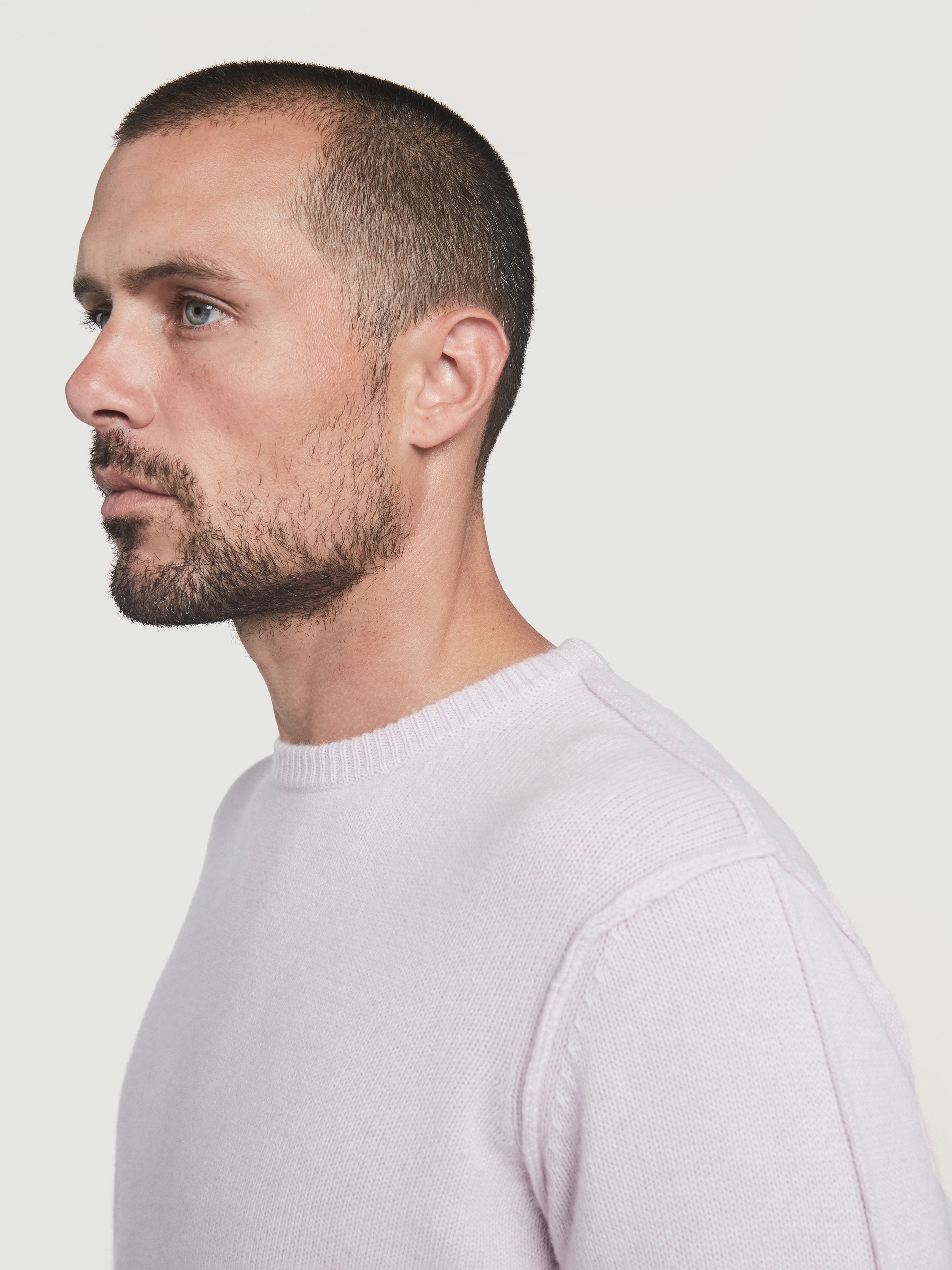 sweater detail view alt:hover