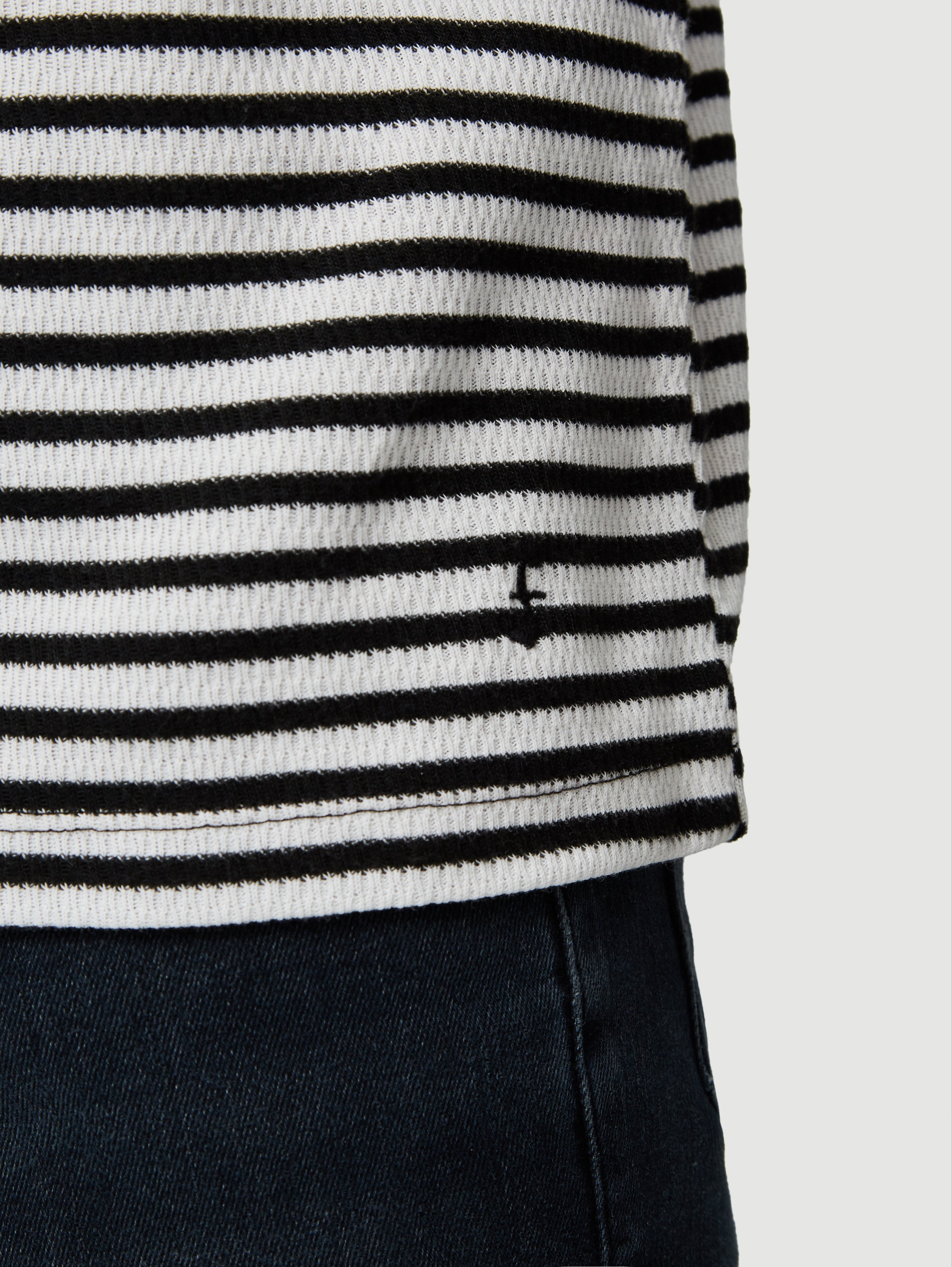 shirt detail view alt:hover