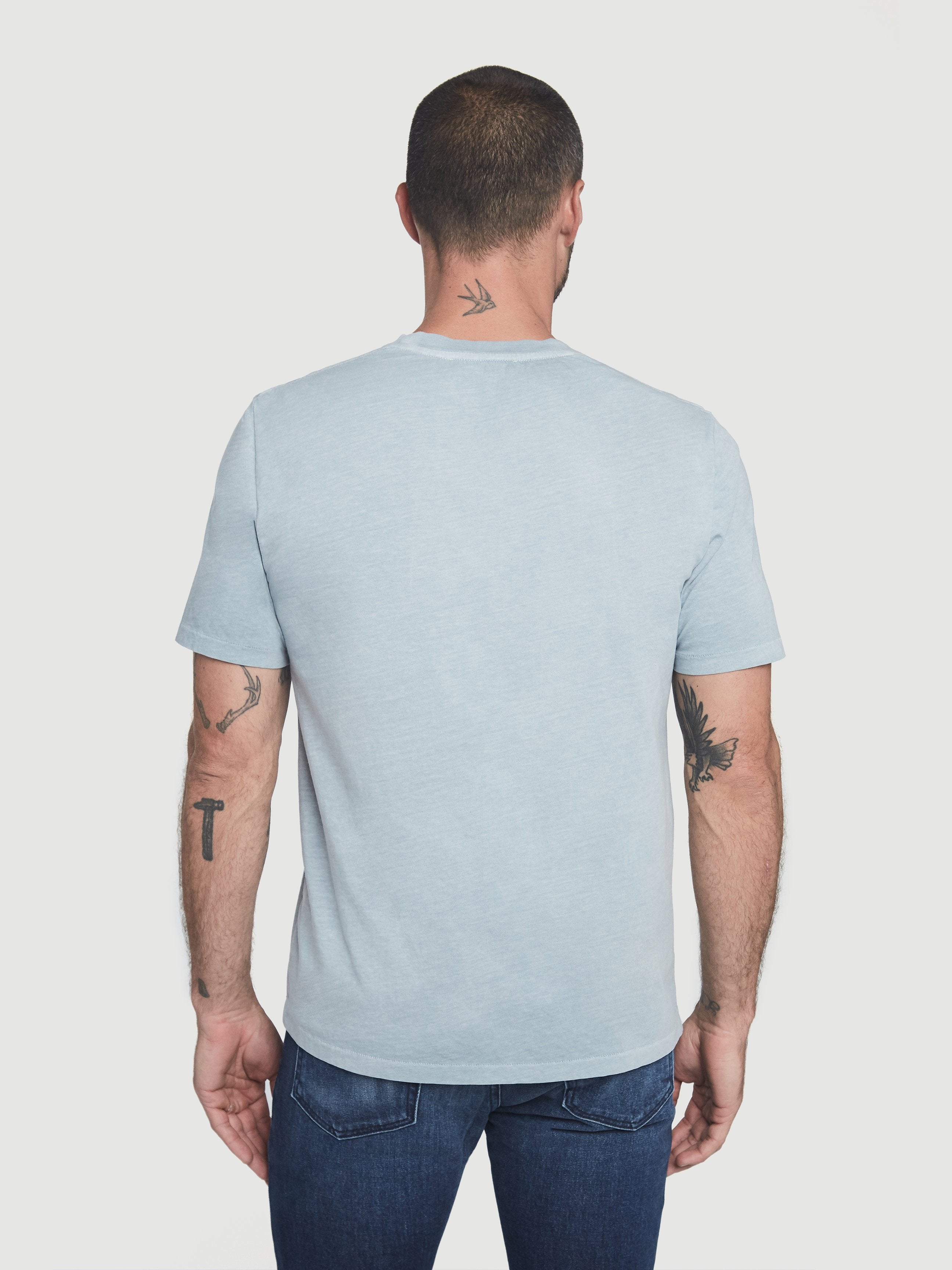 tee back view
