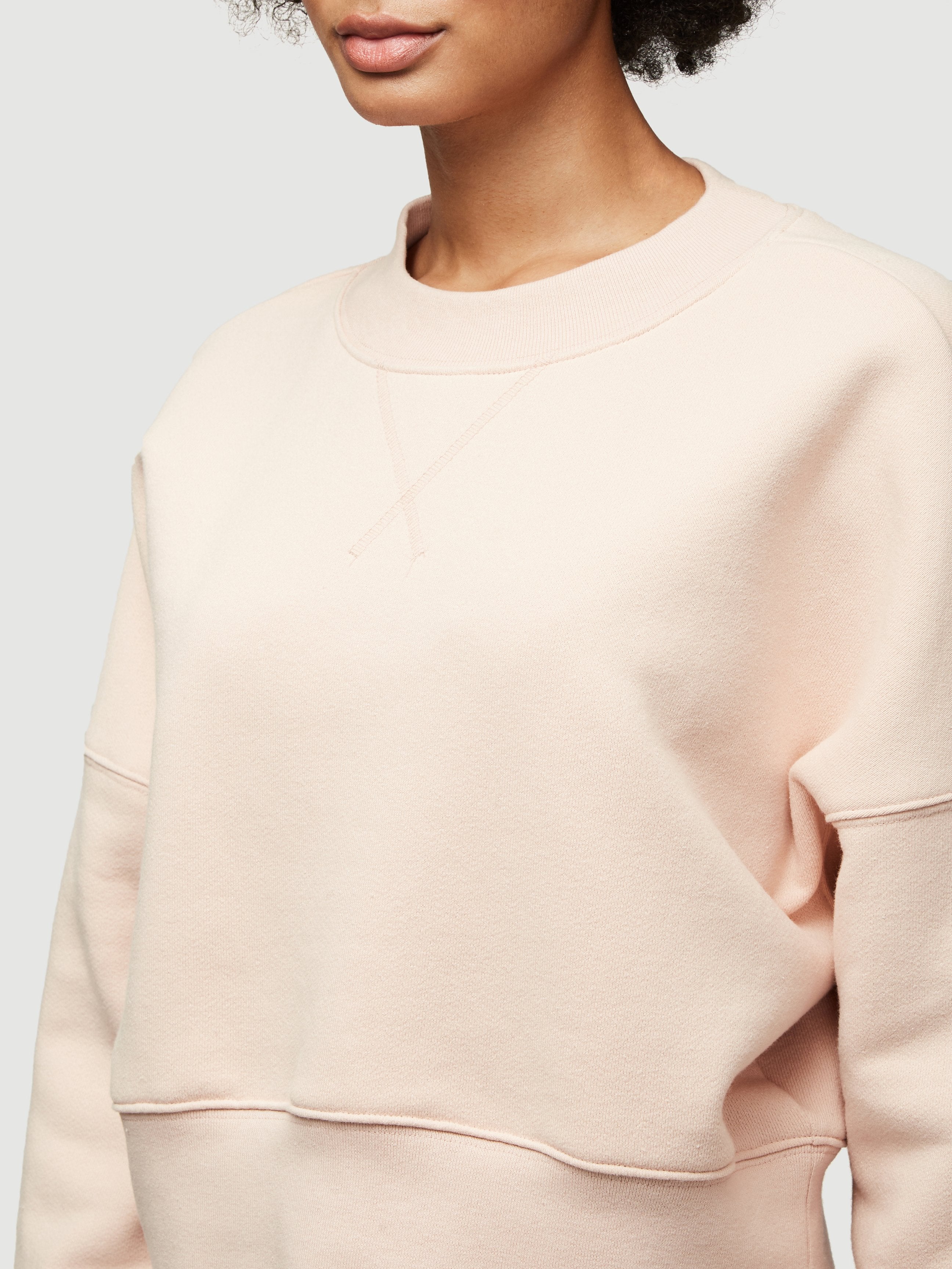 sweater detail view alt:hover