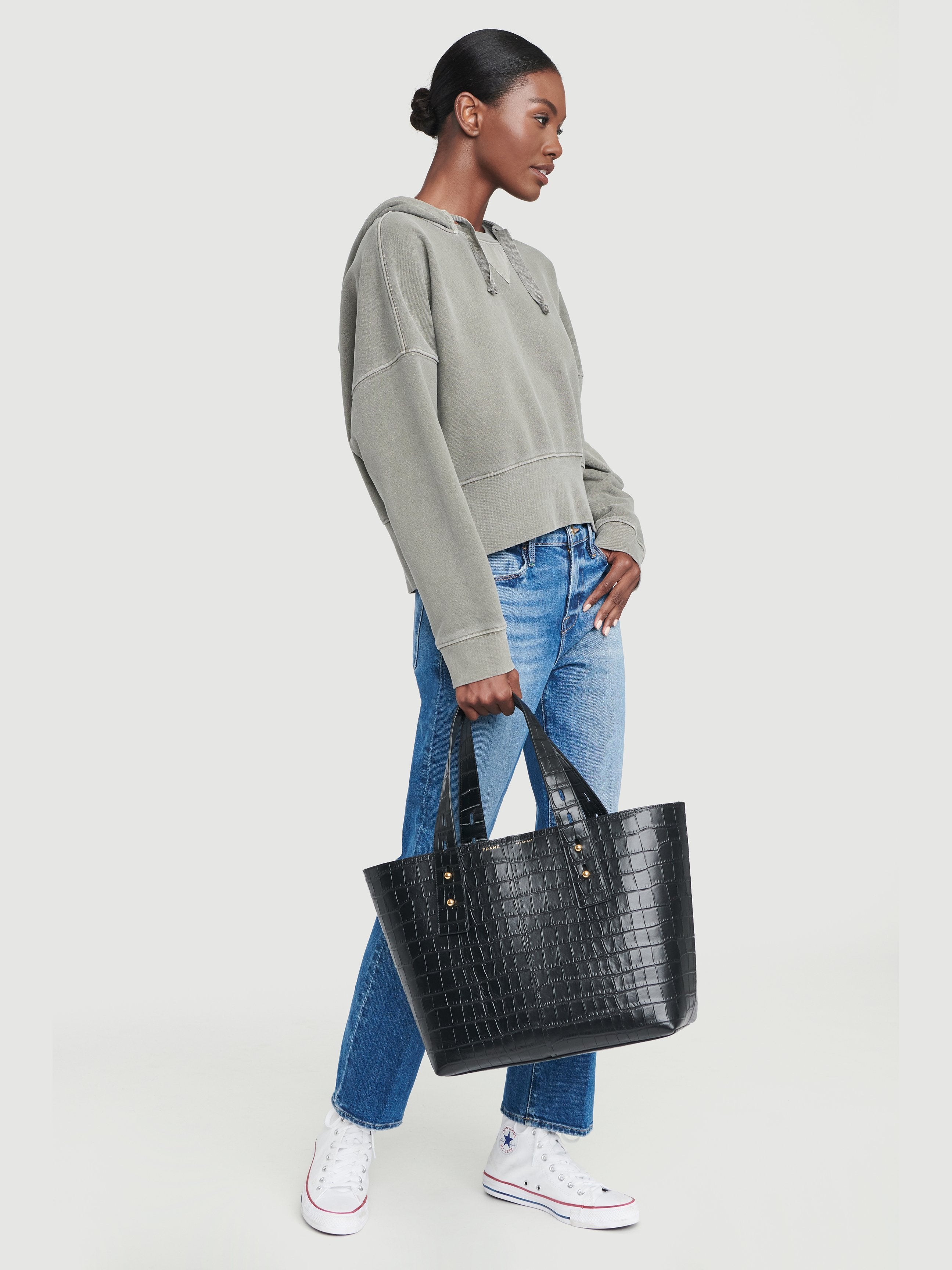 sweater front full body view alt:hover