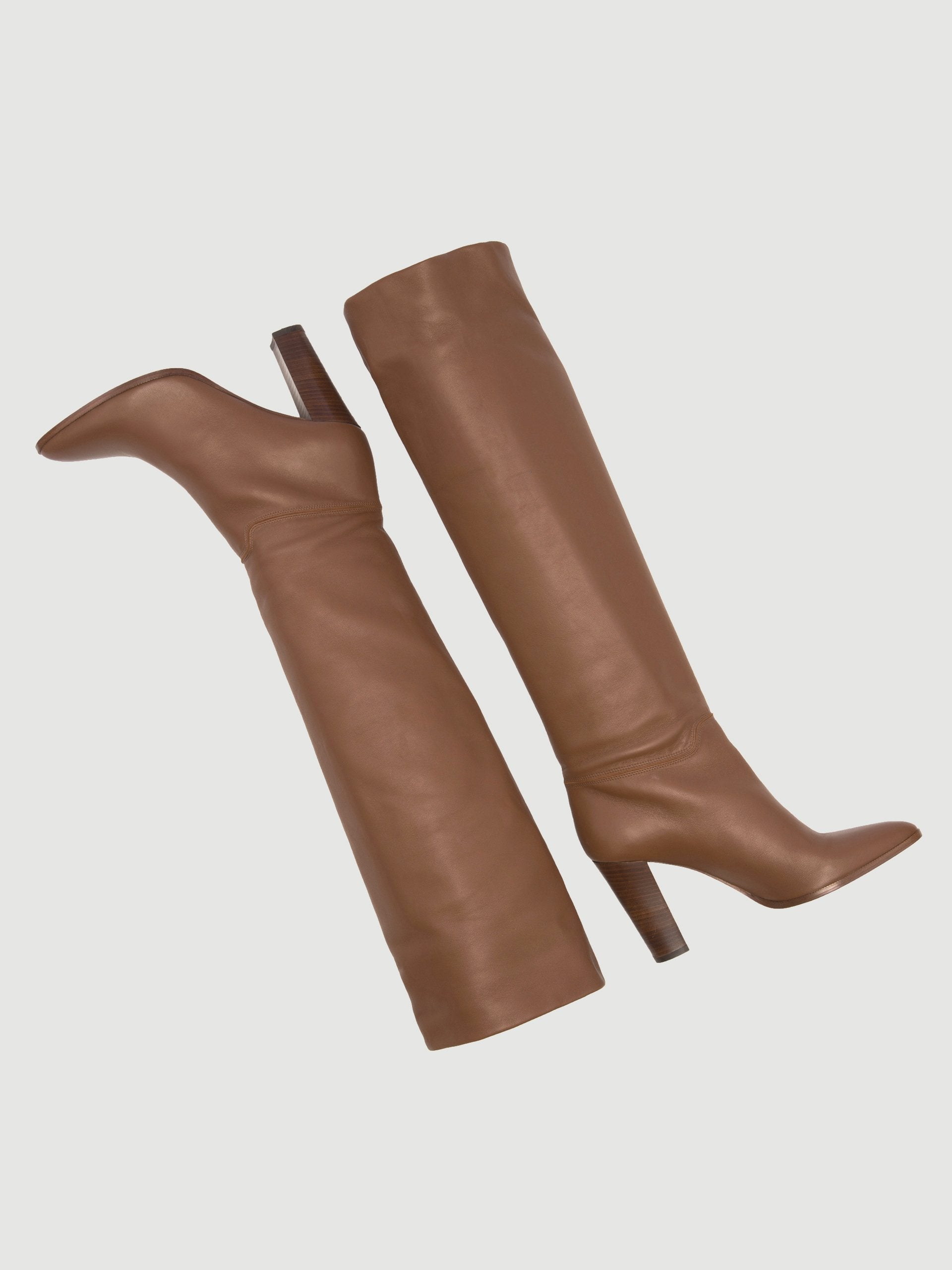 boots front view