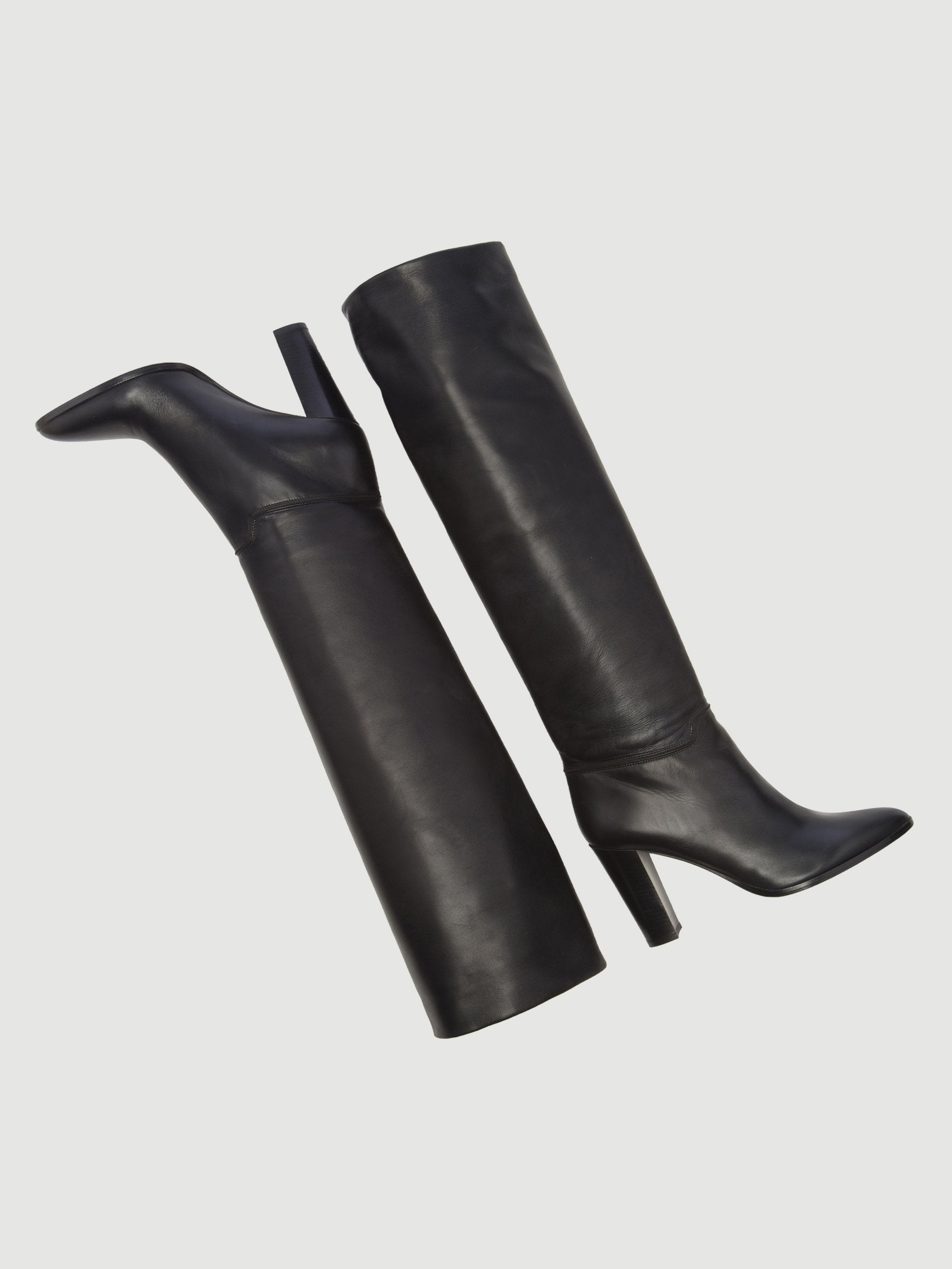 boots front view