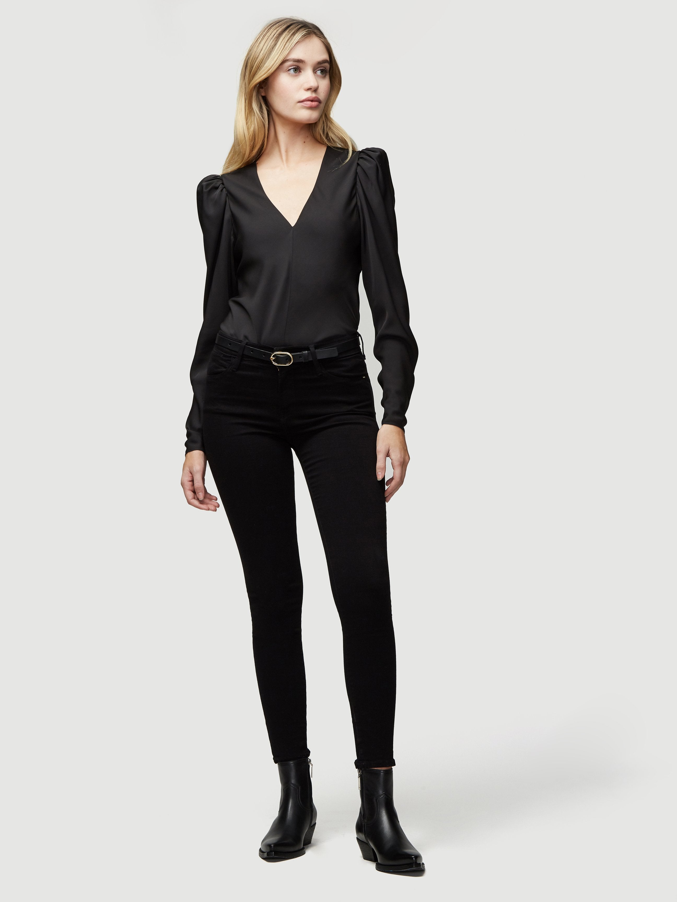 belt front full body view 