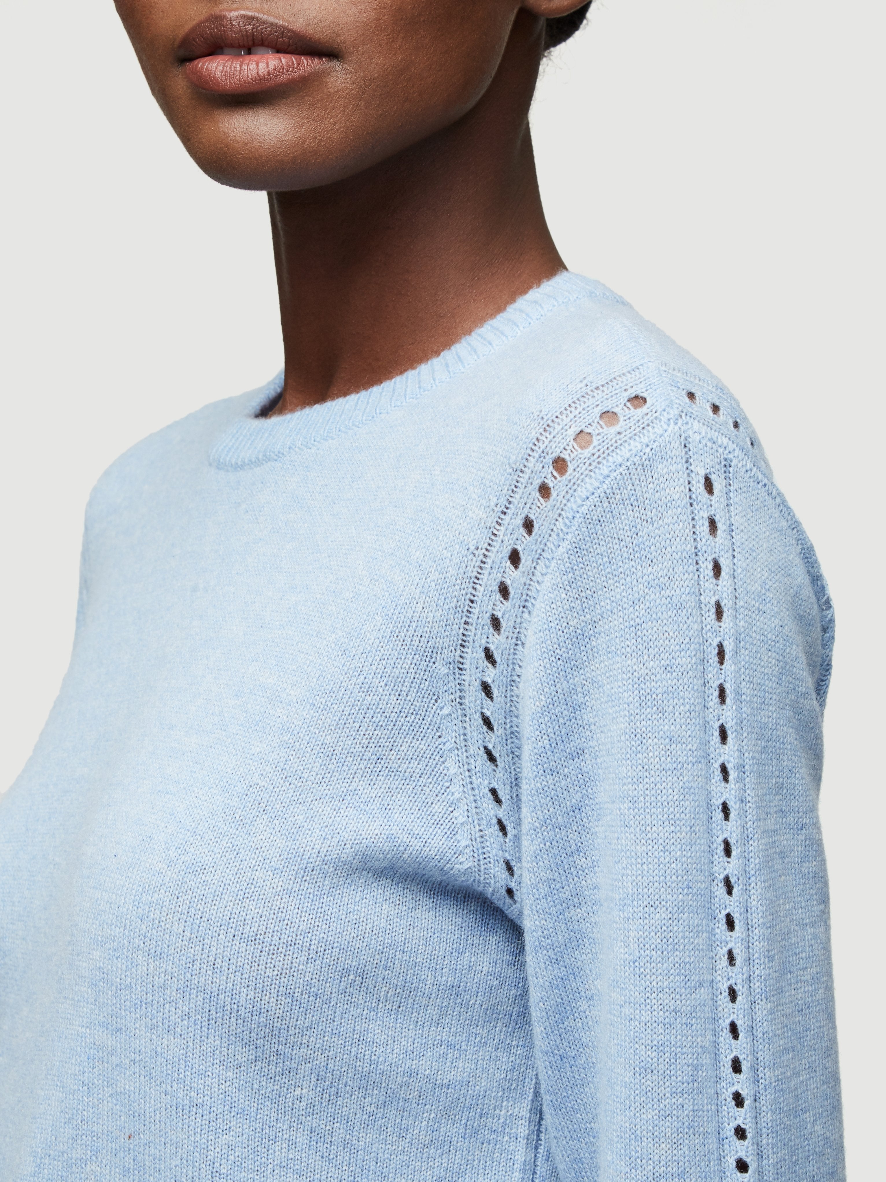 sweater detail view alt:hover