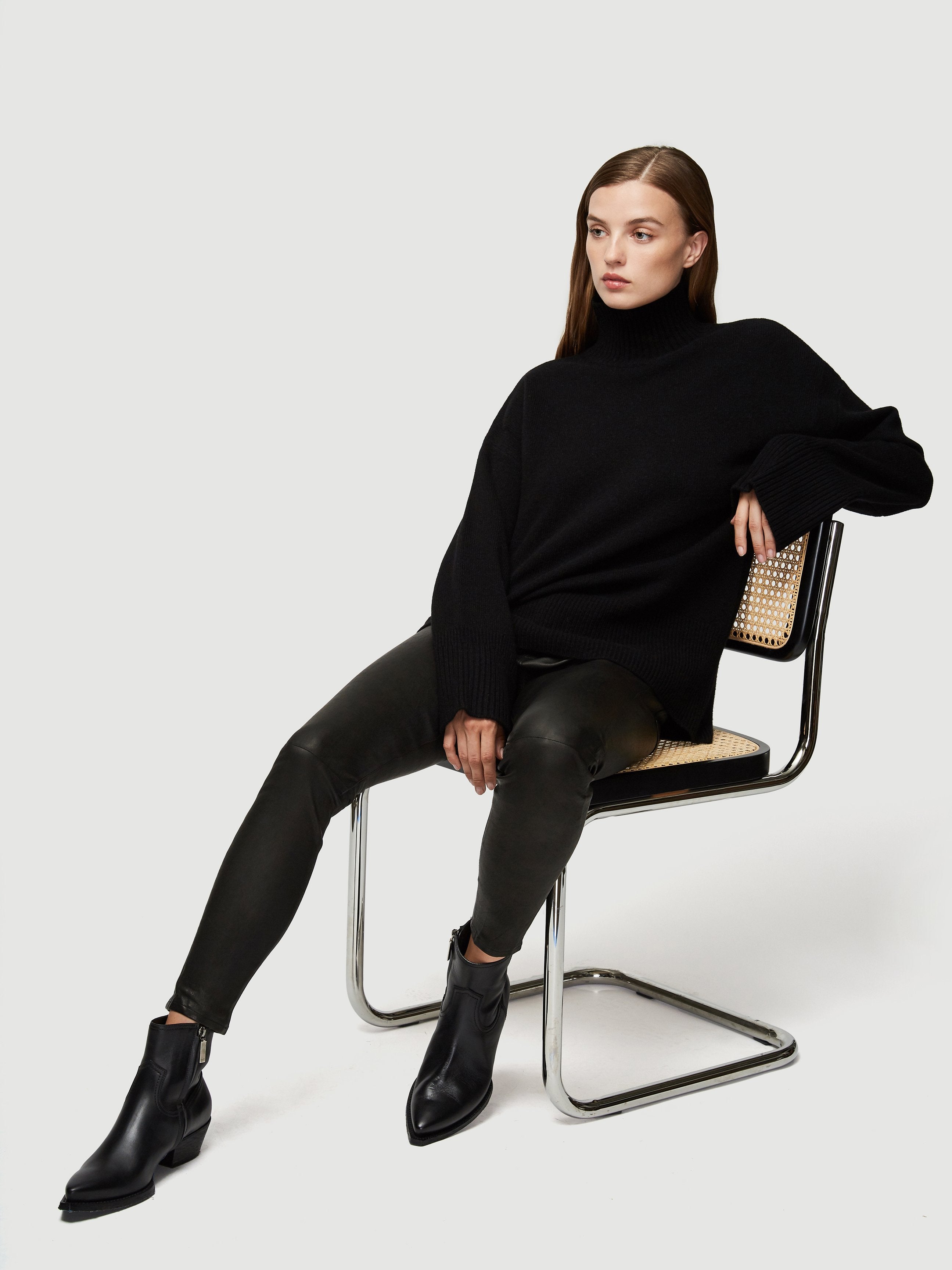 sweater front full body view alt:hover
