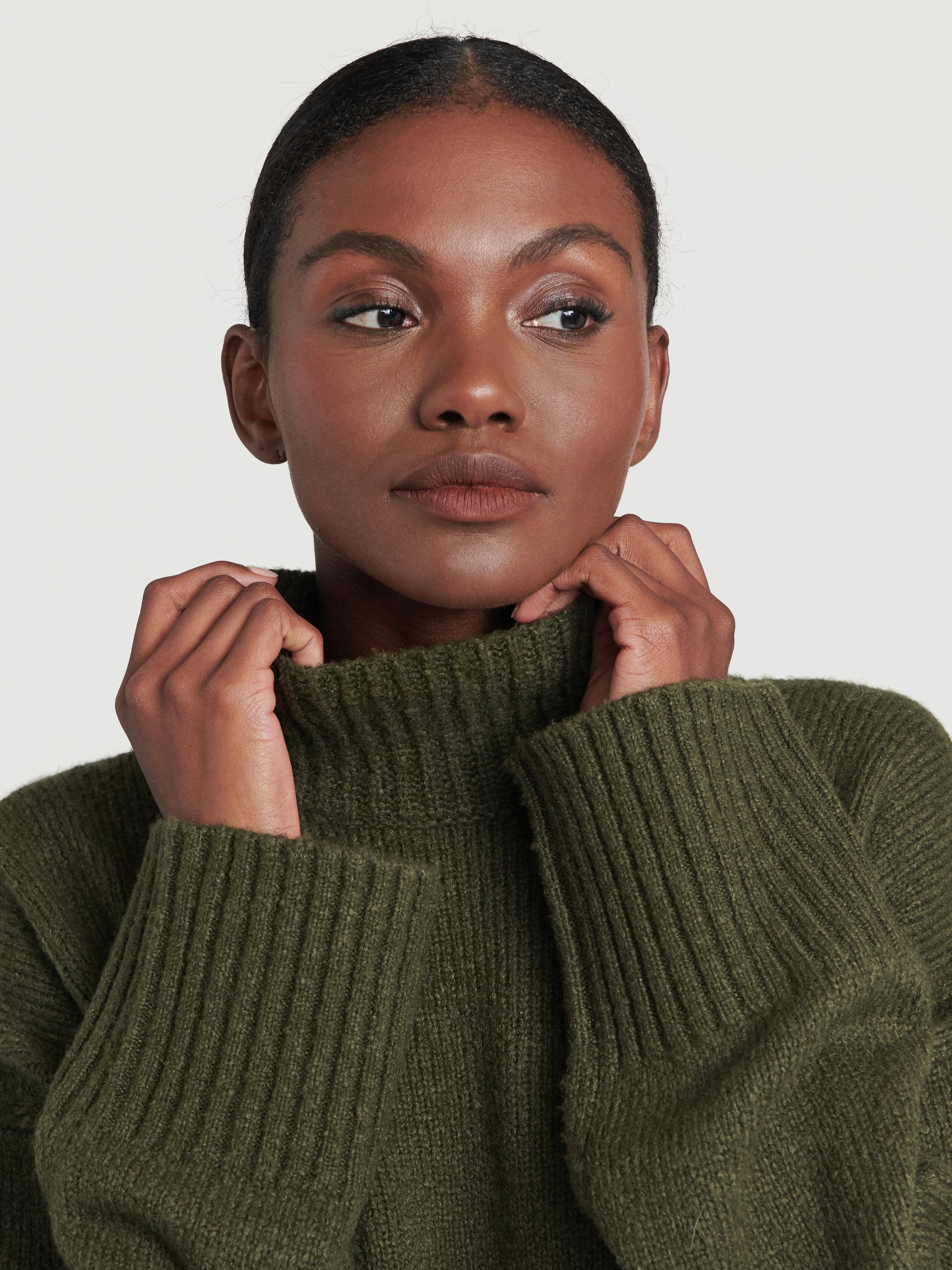 sweater detail view alt:hover