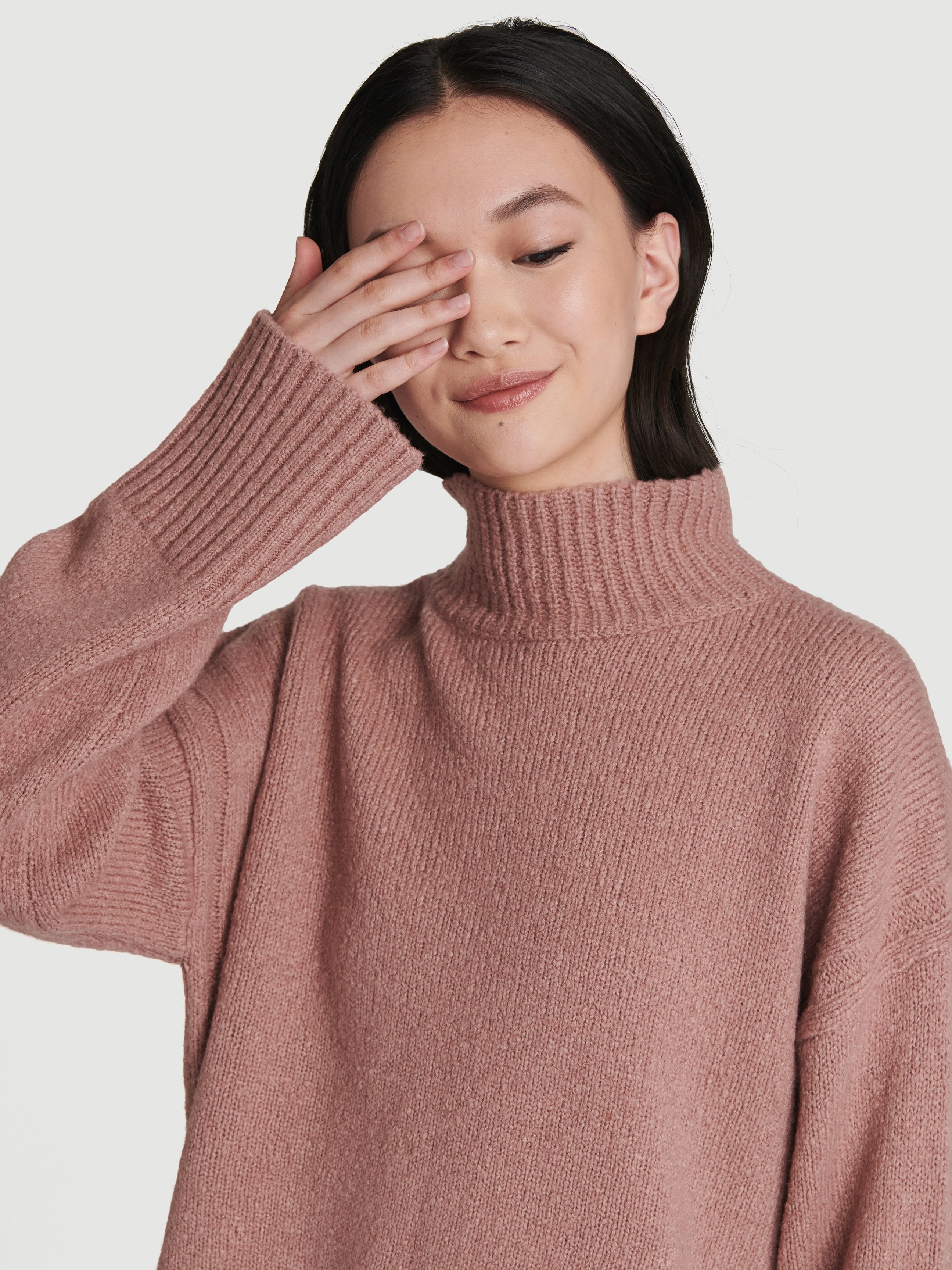 sweater detail view alt:hover