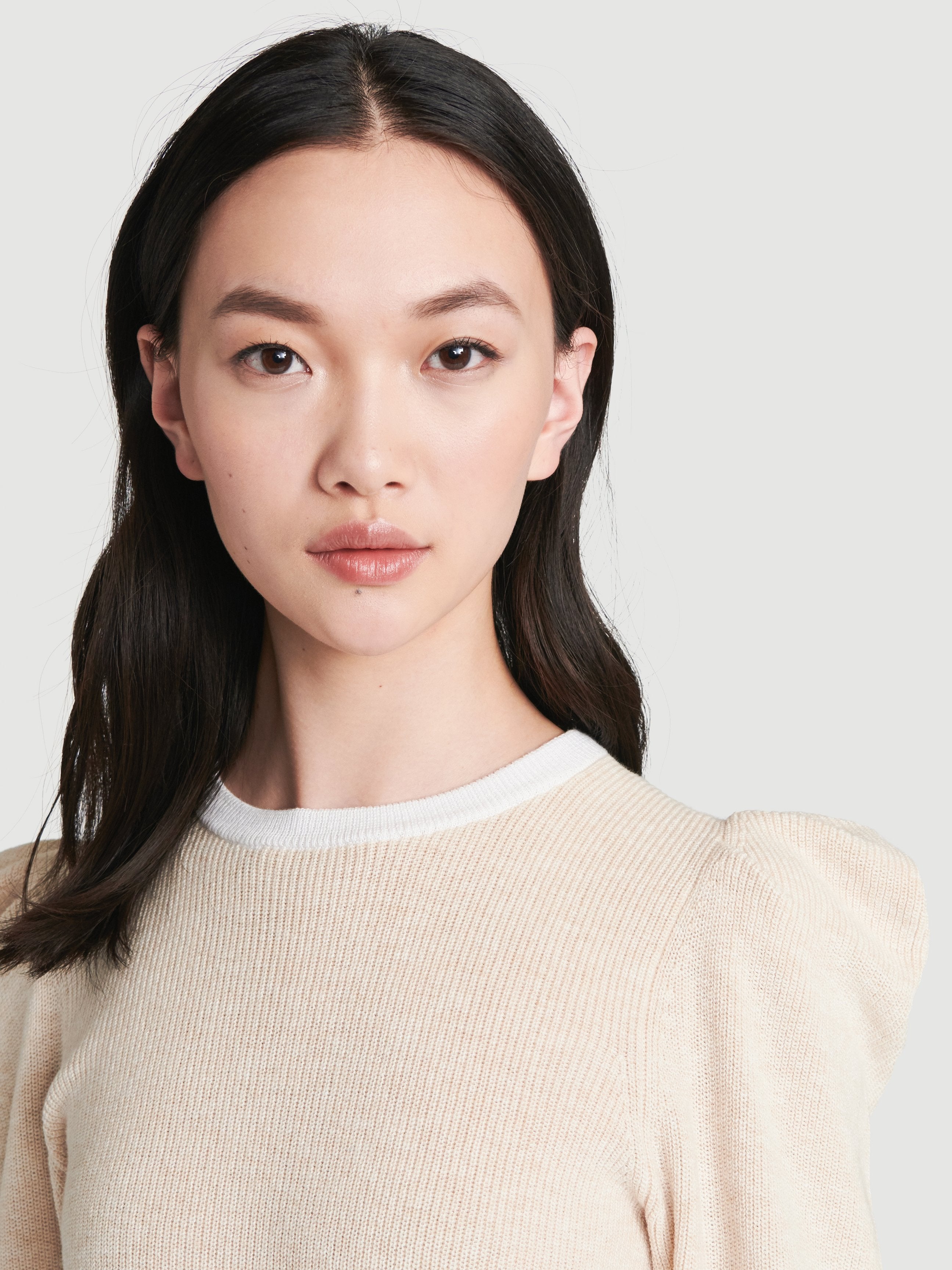 sweater detail view alt:hover