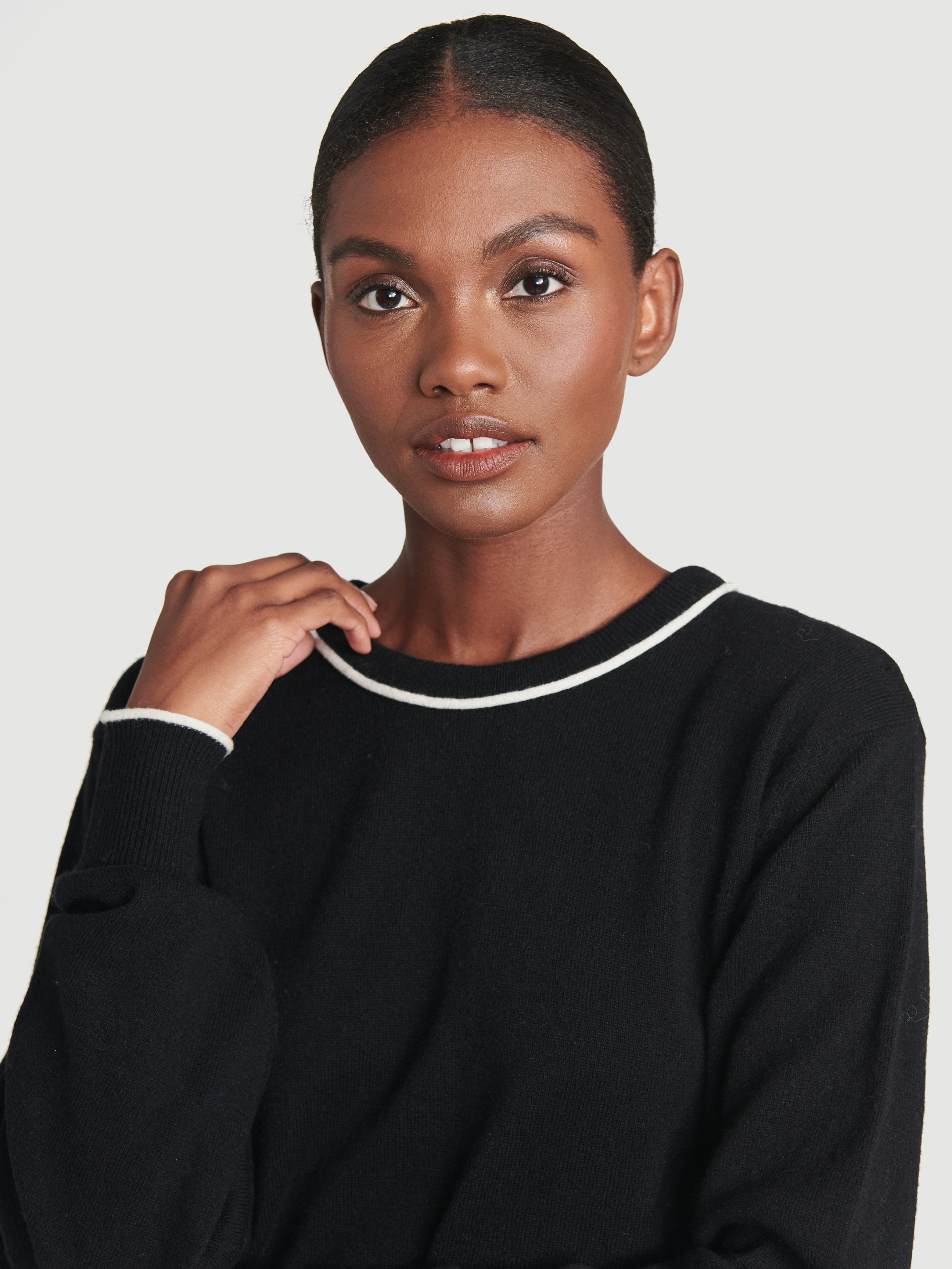 sweater detail view alt:hover