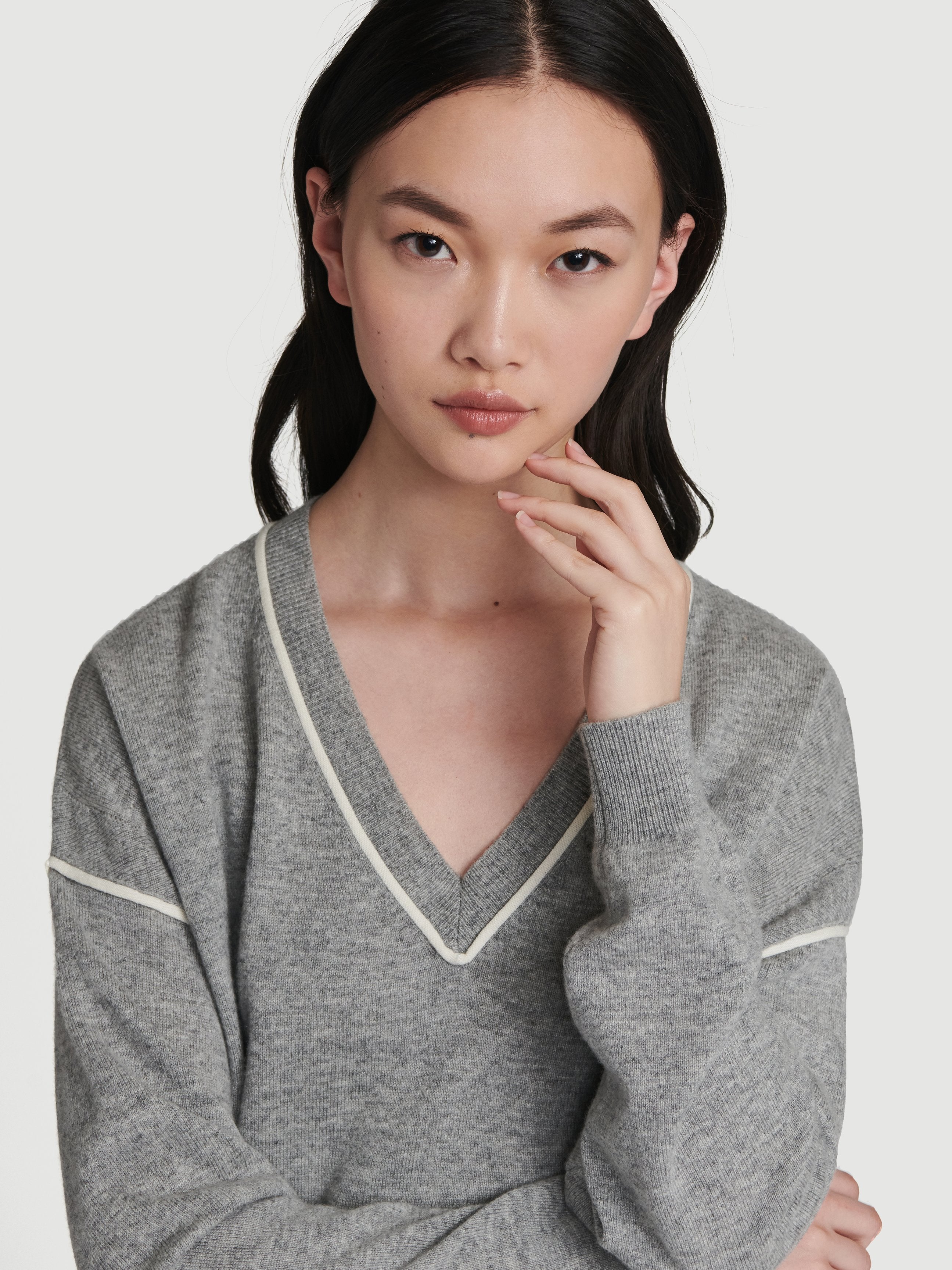 sweater detail view alt:hover