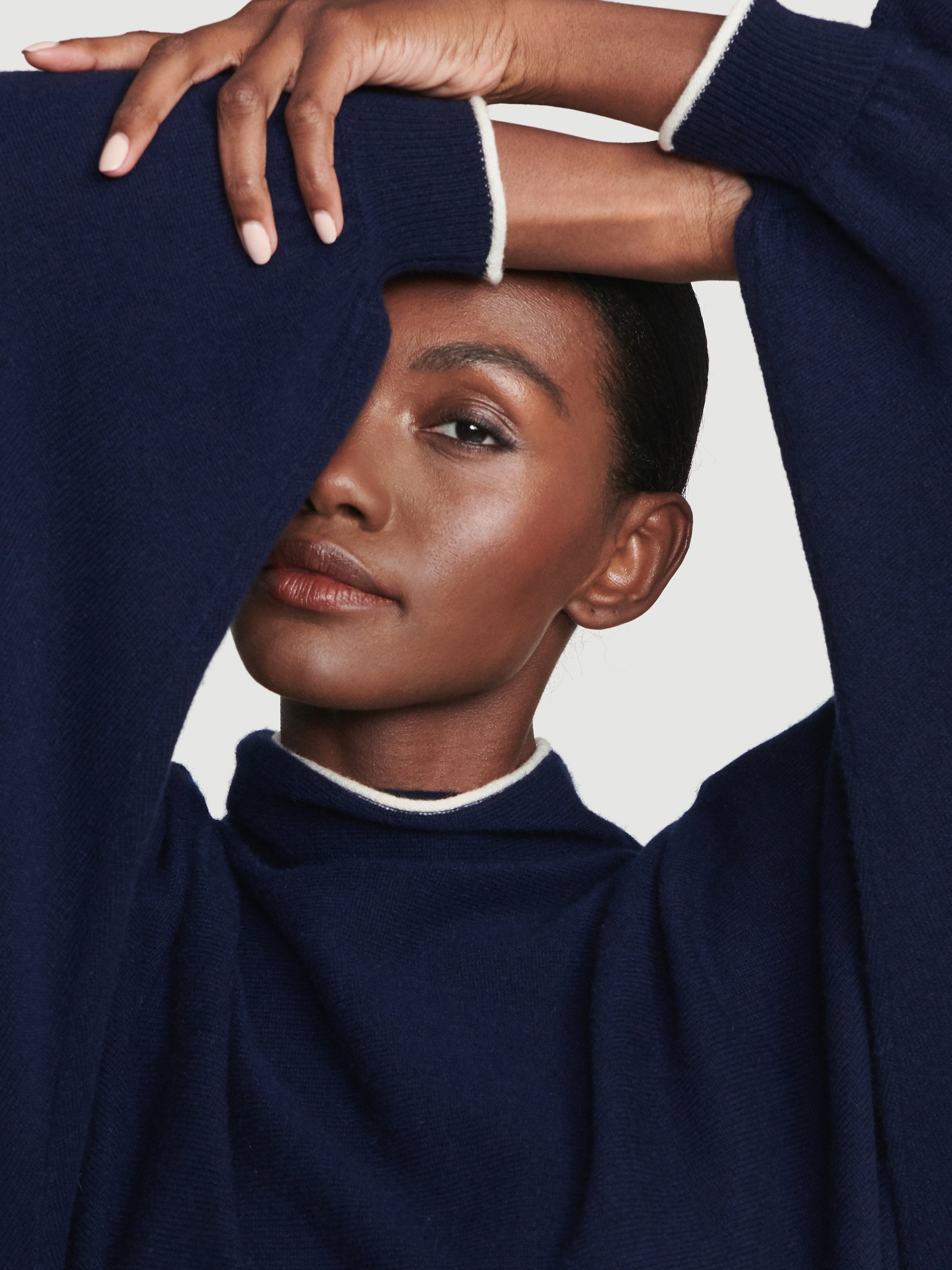 sweater detail view alt:hover