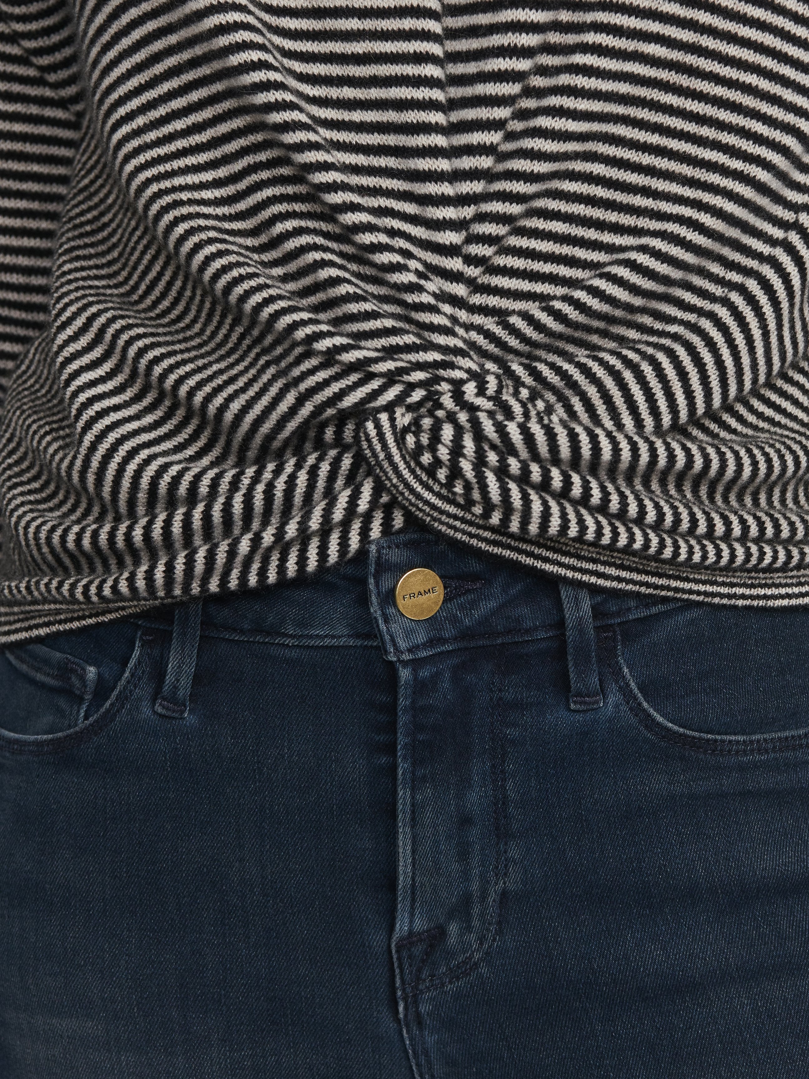 sweater detail view alt:hover
