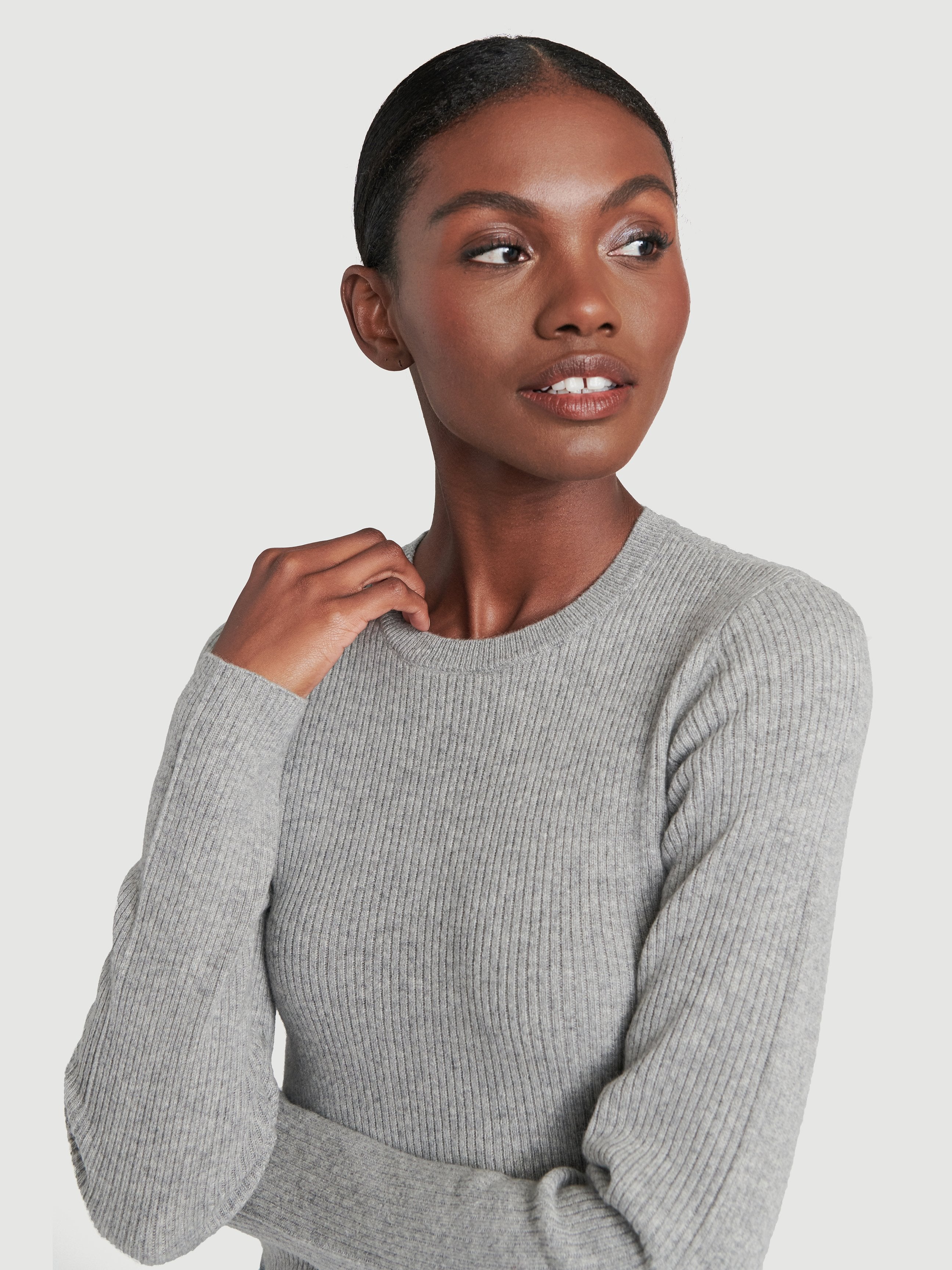 sweater detail view alt:hover