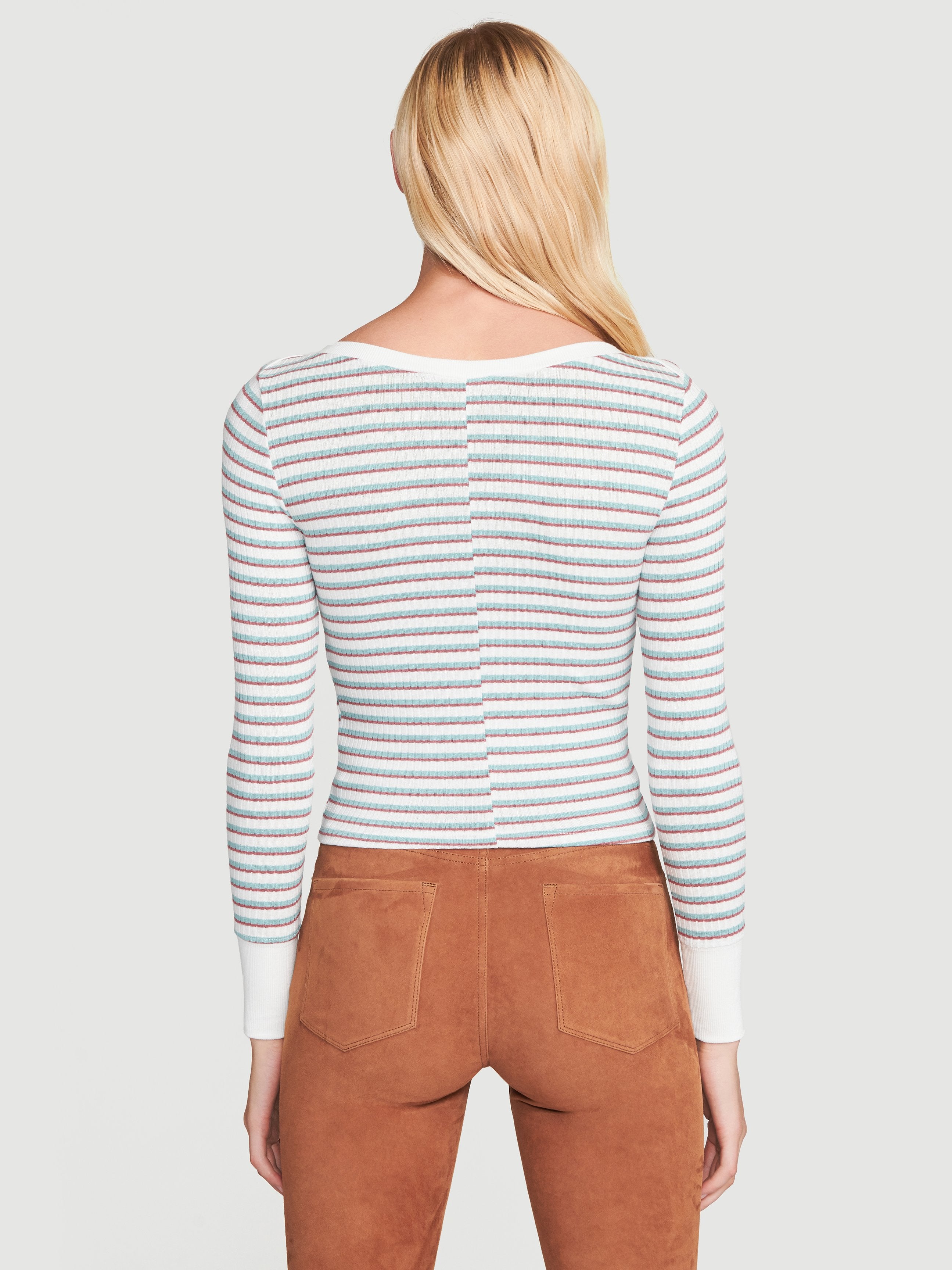 tee back view
