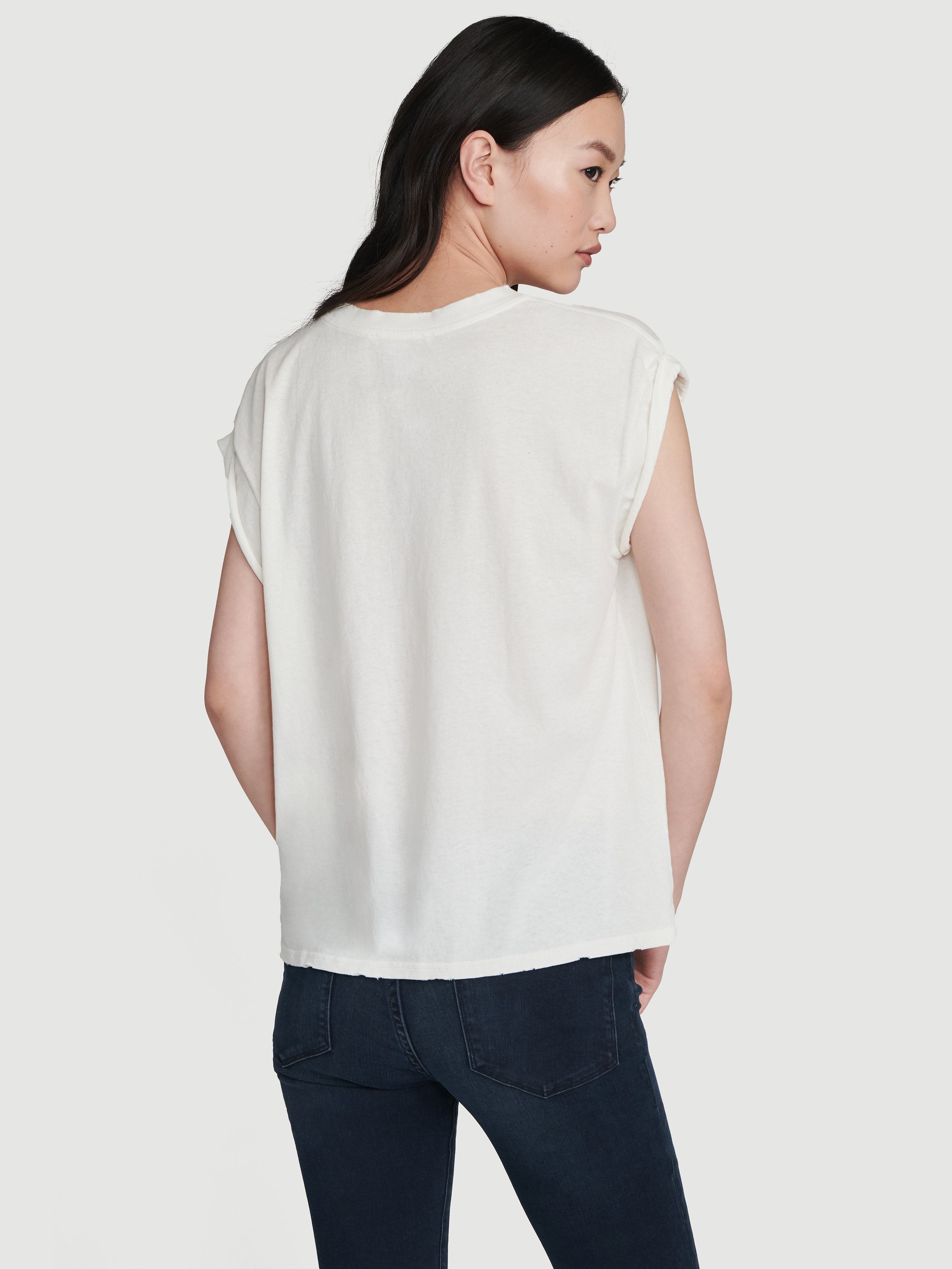 tee back view